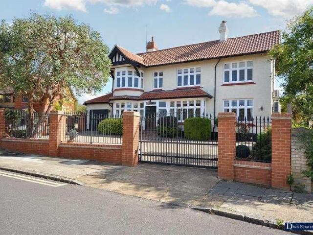 House for sale in Emerson Park, Greater London