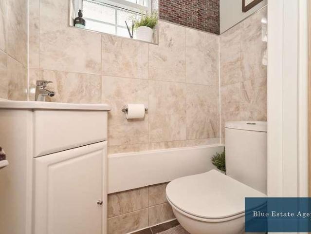 House for sale in Hounslow, Heston