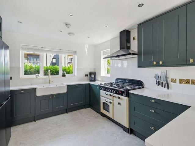 House for sale in Oxted, Hillview