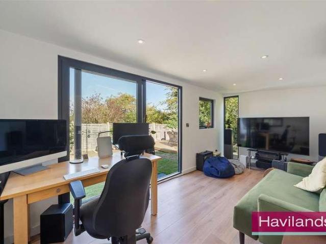 House for sale in Winchmore Hill, Greater London
