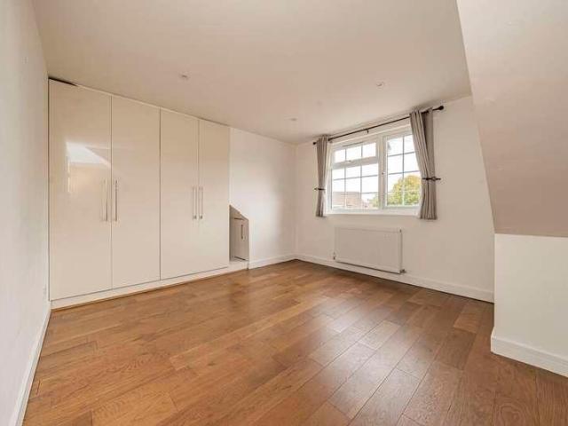 House for sale in New Denham, Denham