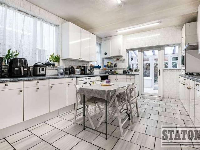 House for sale in Whetstone, Oakleigh Park
