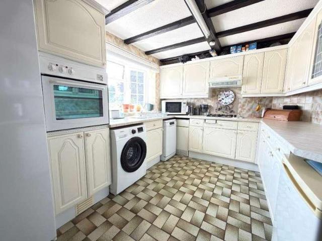House for sale in Spring Park, Luton