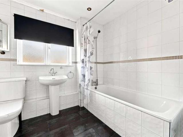 House for sale in West End, Heol-las