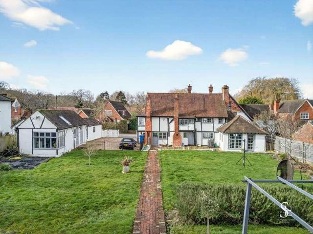 House for sale in Shurlock Row, Waltham St Lawrence
