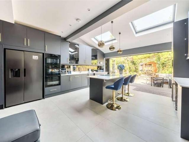 House for sale in London Borough of Ealing, Perivale