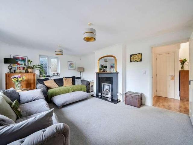 House for sale in Swallowfields, Elmbridge