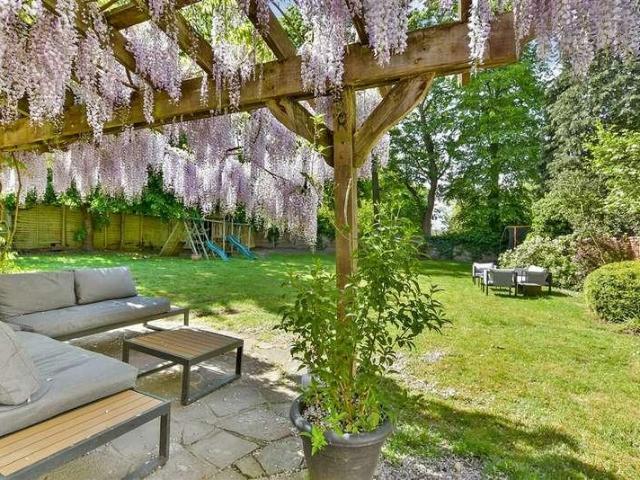 House for sale in Pachesham Park, Surrey