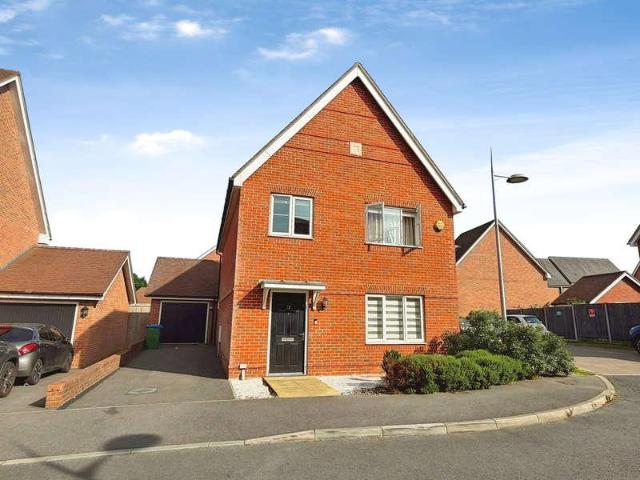 House for sale in Kilnwood Vale, Horsham