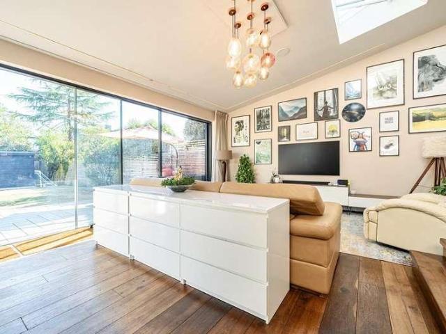 House for sale in Little Stanmore, Greater London