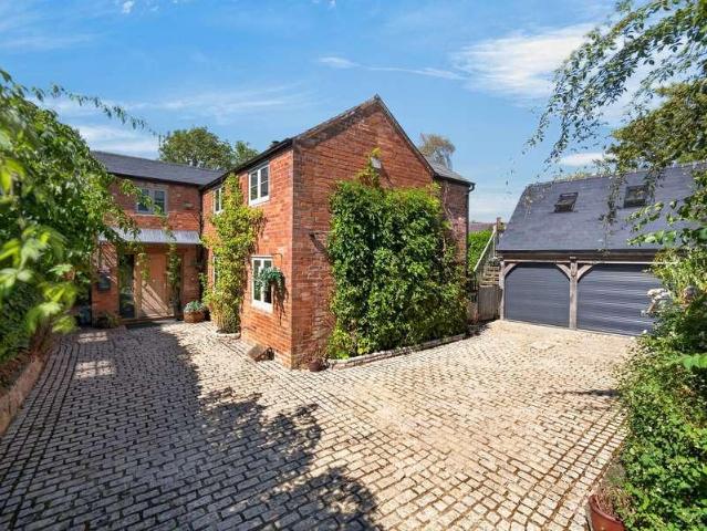 House for sale in Alderminster, Warwickshire