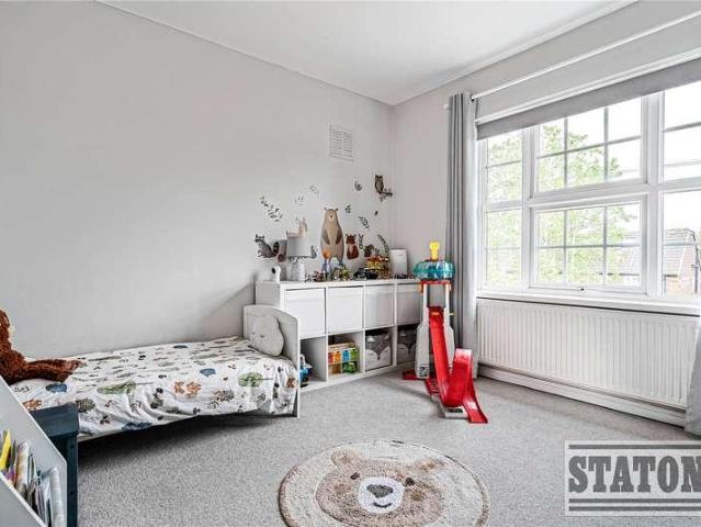 House for sale in Woodside Park, Greater London
