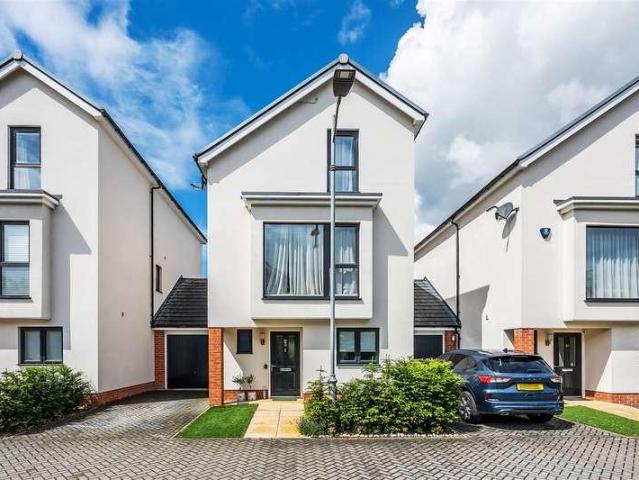 House for sale in Oxted, Hillview