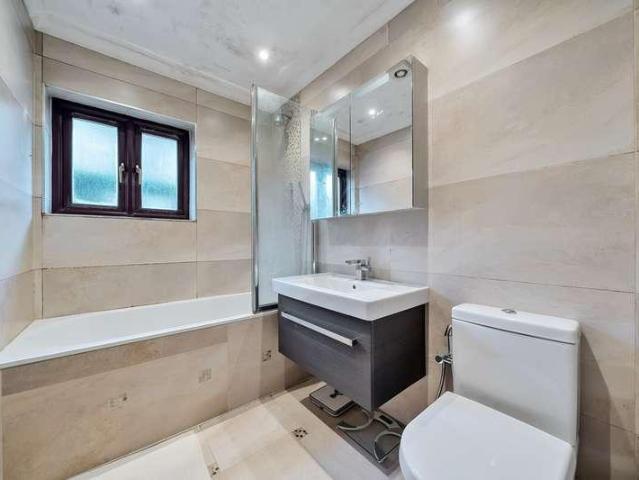 House for sale in Northwood, Northwood