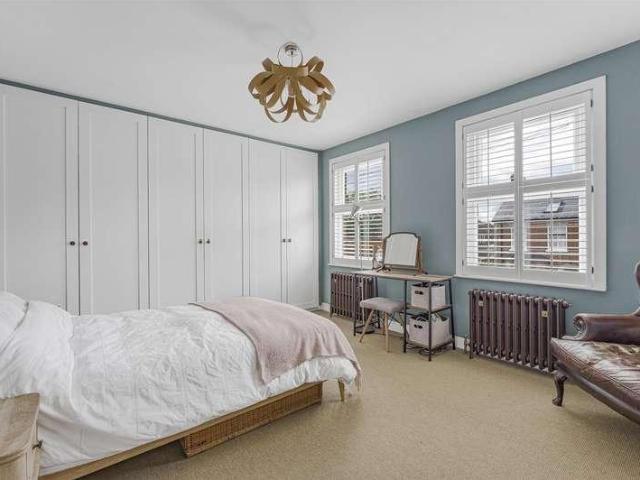 House for sale in London Borough of Merton, Raynes Park