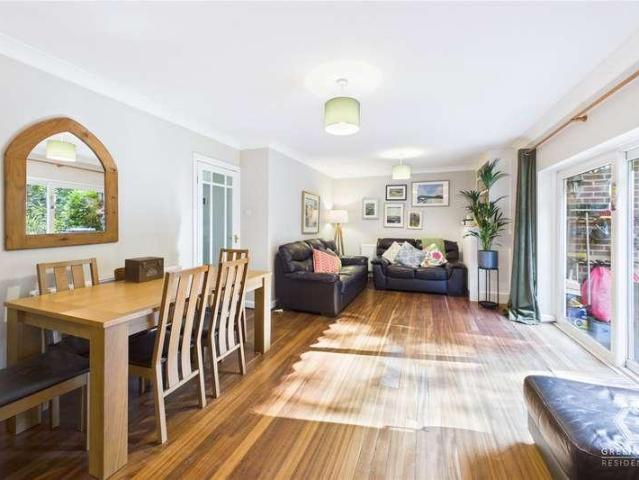 House for sale in Oxted, Hillview