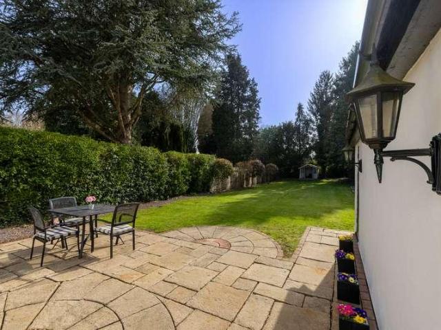 House for sale in Green Close, Warwickshire