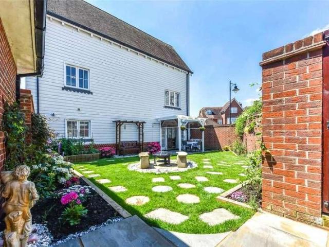 House for sale in Littlecote, West Sussex
