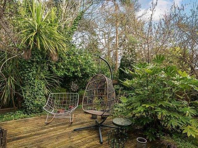 House for sale in Heol-las, Surrey