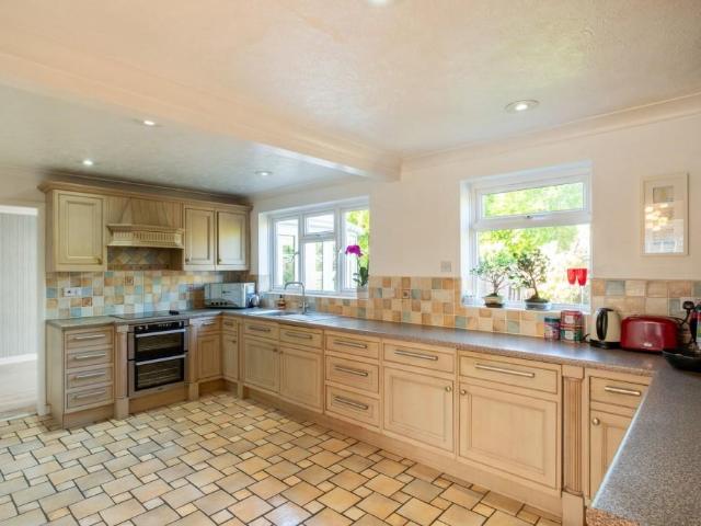 House for sale in Elmfield, Leicestershire