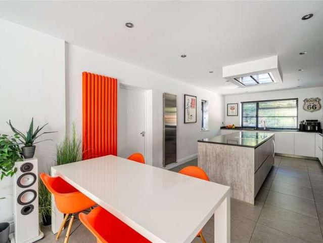House for sale in Heol-las, Surrey