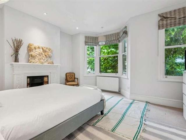 House for sale in London Borough of Hounslow, Greater London