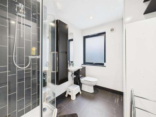 House for sale in Ruislip, Ickenham