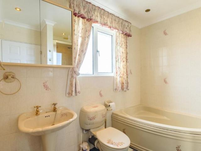 House for sale in Barton In Fabis, East Midlands