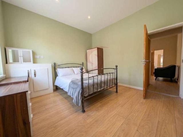 House for sale in Bede Island, Old Wharf