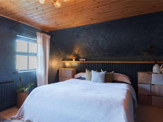 House for sale in Mochdre, Stepaside