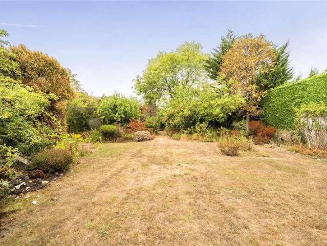 House for sale in Upper Bourne, Waverley
