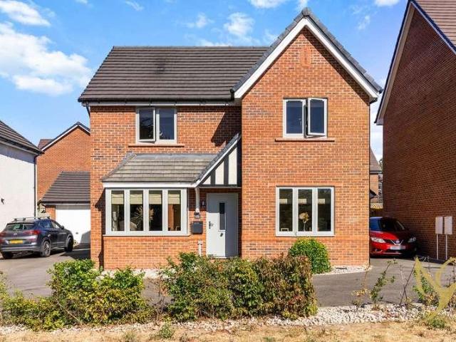 House for sale in Dines Green, Worcestershire
