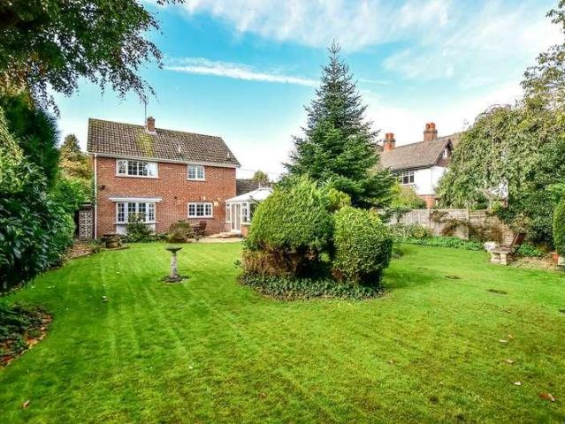 House for sale in Farnham Common, Buckinghamshire