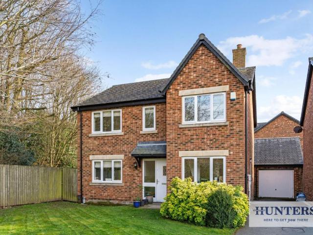 House for sale in Tranmere Park, Guiseley