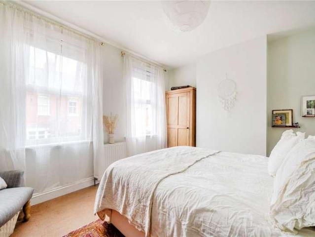 House for sale in Fole, Surrey