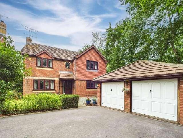 House for sale in Warfield, Newell Green