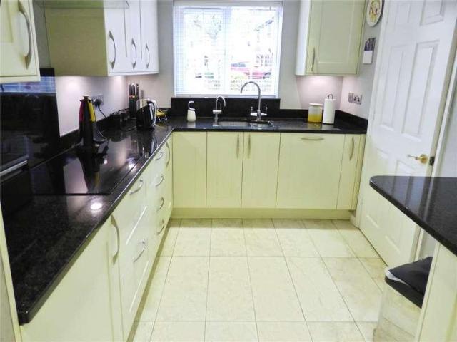 House for sale in Hedge End, Helford