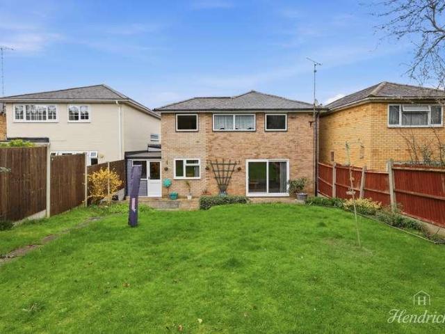 House for sale in Lee Chapel, Essex