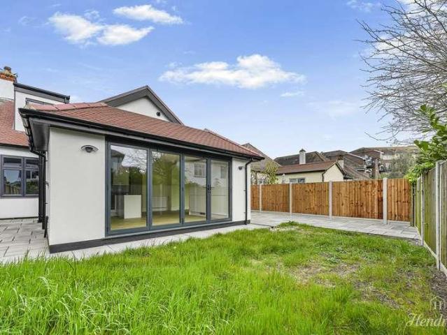 House for sale in North Shoebury, Alton Barnes