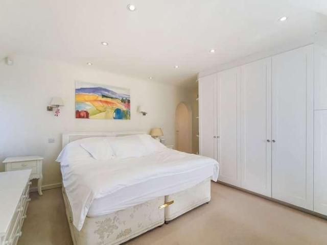 House for sale in Esher Place, Elmbridge