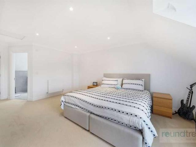 House for sale in Elstree and Borehamwood, Borehamwood