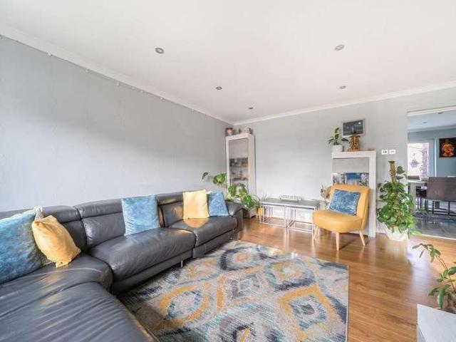 House for sale in Emmbrook, Wokingham