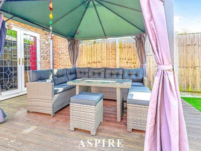 House for sale in Hutton Mount, Navestock Side