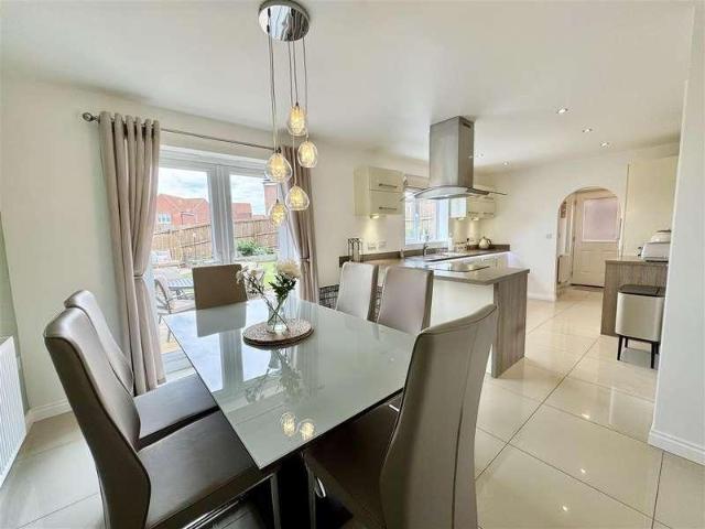 House for sale in Mapplewell, South Yorkshire