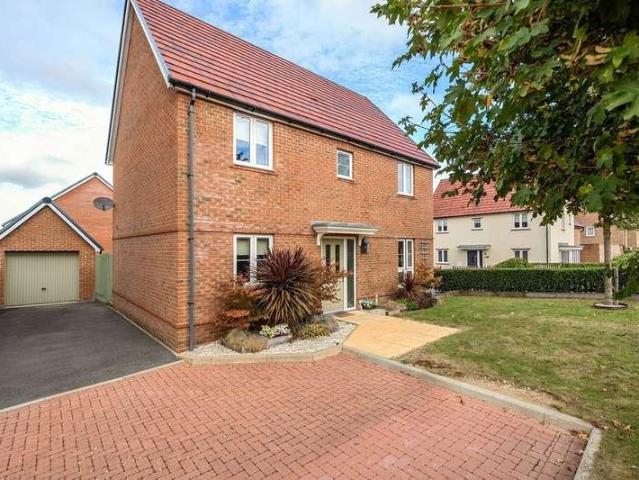 House for sale in Hounsome Fields, Basingstoke and Deane