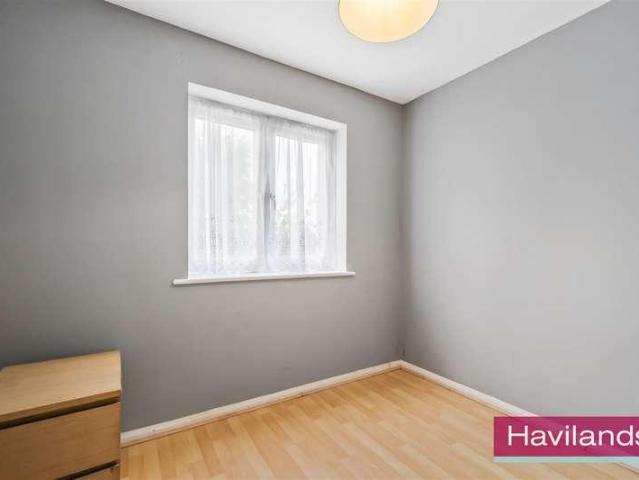 House for sale in Oakwood, Greater London