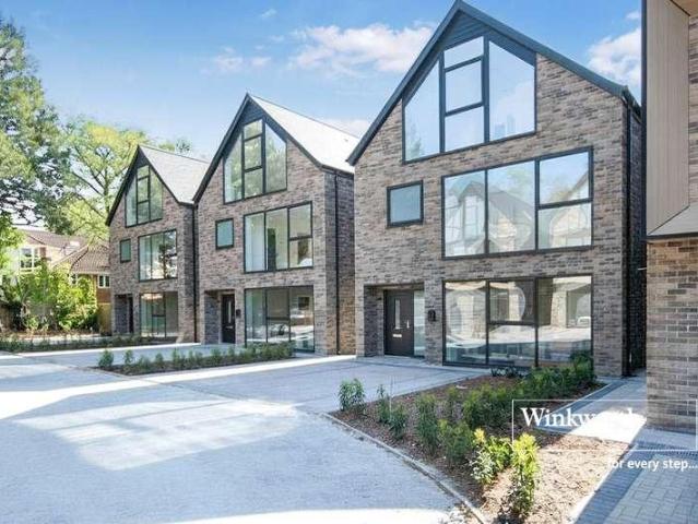 House for sale in Tricketts Cross, Ferndown