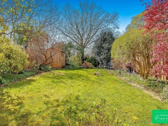 House for sale in North Finchley, Greater London