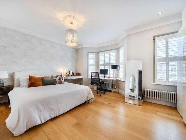 House for sale in London Borough of Lewisham, Bell Green