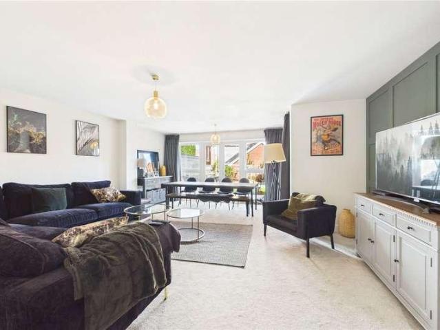House for sale in Ryeish Green, Spencers Wood